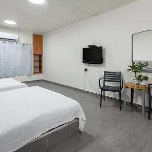 Хостел Little Hostel-5 Min Walk To The, Эйлат